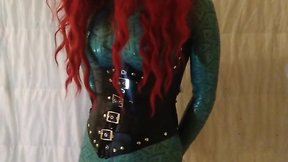 Redhead doll with latex vibrates