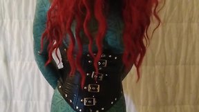 Redhead doll with latex vibrates