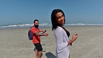 Baianinha venho na praia fazer surub&atilde_o com casal e foder a mulher dele