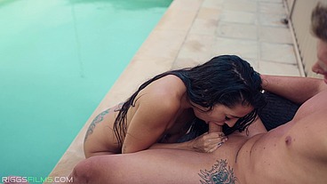 BLOWJOB QUEEN COCO BAE SWALLOWS CUM