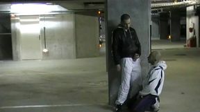 baise dans un parking par une racaille de citeabuse dans un parking public ...