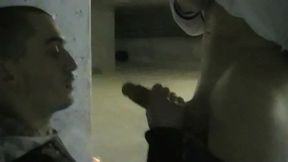 baise dans un parking par une racaille de citeabuse dans un parking public ...