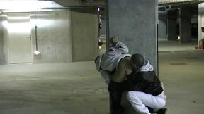 baise dans un parking par une racaille de citeabuse dans un parking public ...