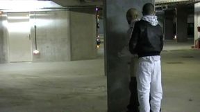 baise dans un parking par une racaille de citeabuse dans un parking public ...