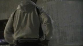 baise dans un parking par une racaille de citeabuse dans un parking public ...