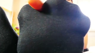 Die Socken der Fußherrin - socks &amp; feet - german foot fetish