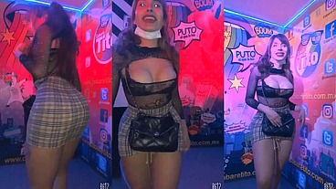 SIEMPRE ME GUSTA SALIR DE FIESTA PORQUE ME EXCITA GRABARME EN PUBLICO