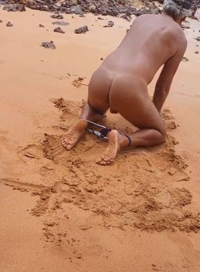 Ladysilva on the Beach in Bikini Want to Fuck Until I Cum