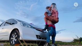putaria na beira da estrada casal de namorados fudendo em cima do carro