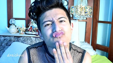Flowers smell lips