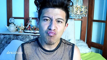 Flowers smell lips