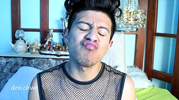 Flowers smell lips