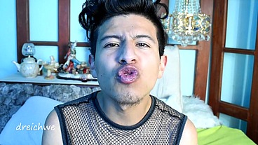 Flowers smell lips