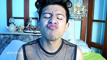 Flowers smell lips