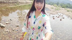 【ビショビショ】河原ノーブラ散歩中に水を掛けられ...????人妻,熟女,日本人,無修正,素人,個撮,個人撮影,ちくぽち,ヌード,野外露出,屋外,オナニー