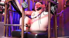 Solo Squirting Fuck Machine Rubber Latex Nun