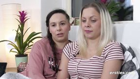 ”Ersties - Julia P bringt Ayana mit einem Massagestab zum Höhepunkt”