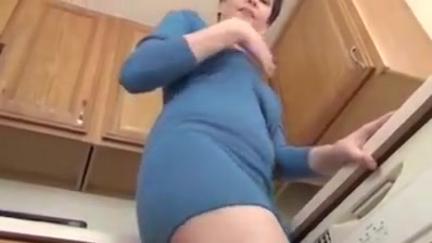 Upskirt mommy