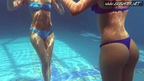 Hot Russian teens Mia and Lina show off their juicy bodies