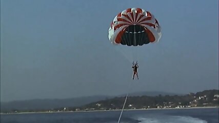 Deux enfoirs  Saint-Tropez - 1986 - topless beach parts