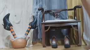 Taking advantage of hallowen to dazzle with my crossed legs and dangling stiletto heels (1)