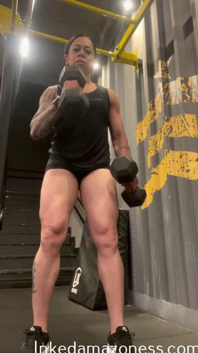 Get a fitness mommy who loves to get naked and fuck