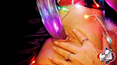 Zoomed MILF’s tight pussy takes giant dildo Xmas night