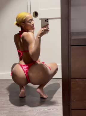 Ebony lingerie model shows off her thick booty in homemade video