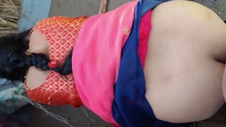 Kichen me roti bana rahi thi Dever ne roti maangi chut de diya