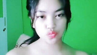 Amatör Asyalı sürtüğün anal olarak becerilmesini konu alan fetiş filmi