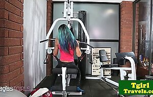 Ebony gym trap pisses in bottle after workout