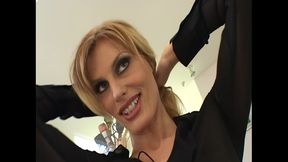 darryl hanah is a mommy that worships cock (hd scene)