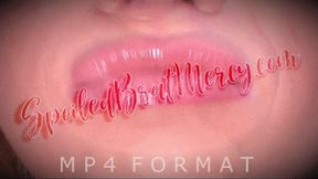 Glossy Duck Lips (HD) MP4