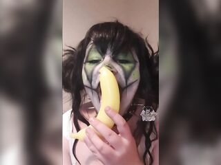 TRAILER - LADY SUCKS