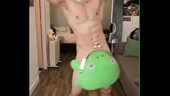 Cosplay dan&ccedil_ando pelado