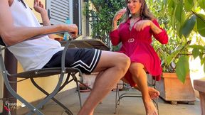 sabrina prezotte a travesti do pau grande, recebe a visita do seu amigo e fode bastante com ele depois de uma boa prosa.