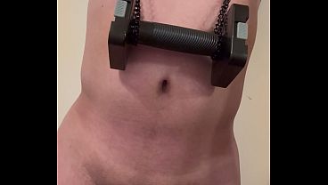 CASTIGO PESA COLGANDO DE PEZONES CON PINZAS Y CADENA