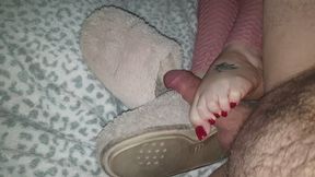 MILF in well worn fuzzy slippers has her feet fucked With Cum inside - Featuring Camilla Tootsie and Solesfeetclips