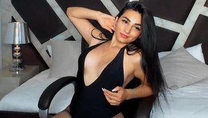 Psychowebcams: Hot babe fun with toys on live cam