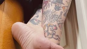 Unaware moving toes