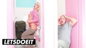 Creampied Czech Slut in Public Bathroom