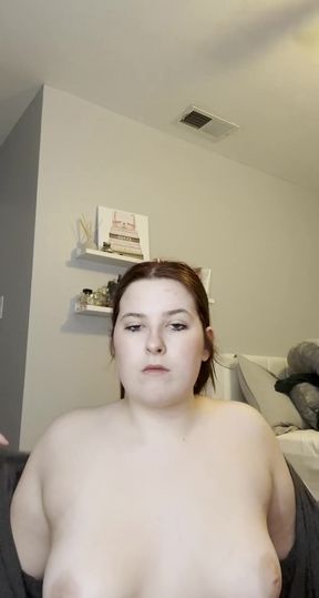 Teen onlyfan shows off her tits