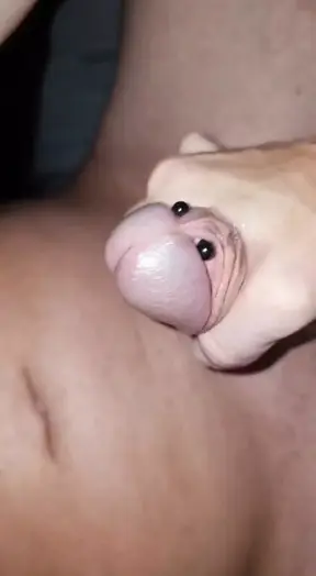 amateur MILF's grote lul aftrekken leidt tot explosieve cumshots