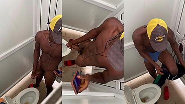 i was cut masturbating in a public toliet