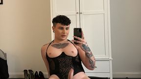 Femboy jerks off in front of mirror!