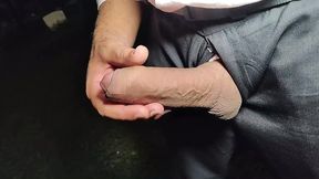 yuri gaucho - chefe com tesao se exibiu e tocou punheta ate gozar - executivo gozando na frente da galera - homem bonito masturbando o pau grande e gozando forte