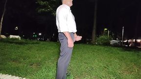 yuri gaucho - chefe com tesao se exibiu e tocou punheta ate gozar - executivo gozando na frente da galera - homem bonito masturbando o pau grande e gozando forte