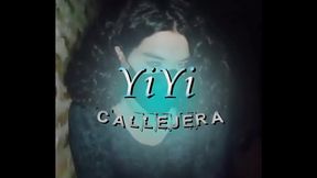 Pendeja joven se toca al aire libre