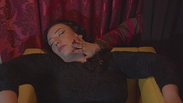 O sonho proibido com a irmã de Freddy Krueger - Mila Spook