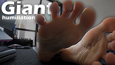 Giant humiliates and ignores human who watches his feet